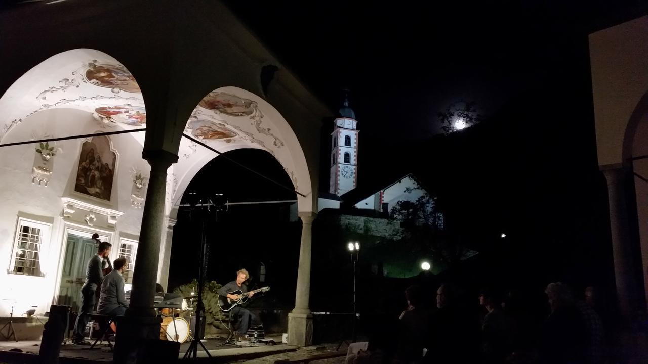 Hotel Soazza Buitenkant foto